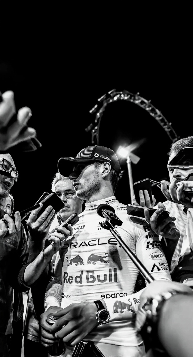 remove-man-from-background-of-max-verstappen-tv6i724gxe