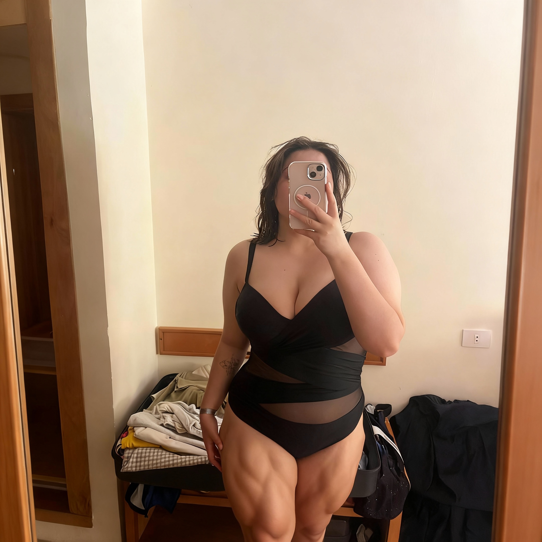 girl-flex-big-legs-tgiotzq8m2-1