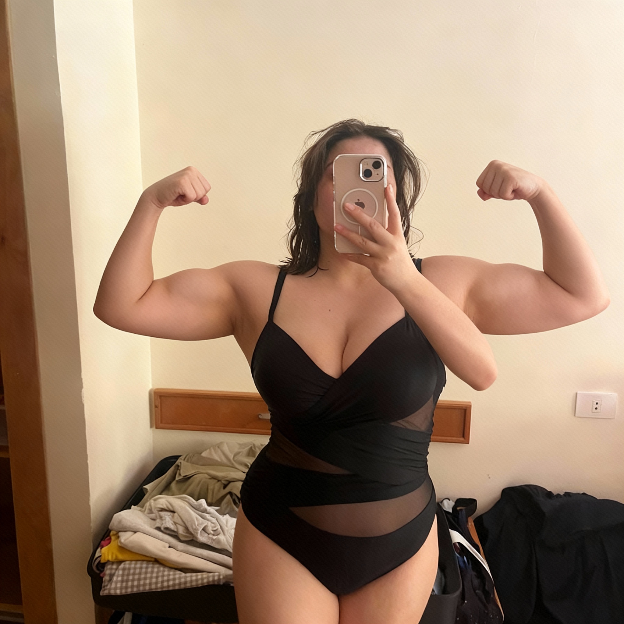 girl-flex-muscle-3d9877zgud-1