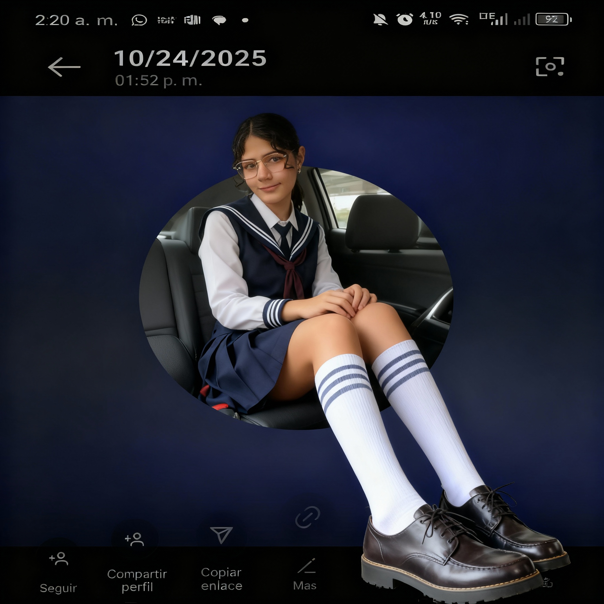 devuelve-a-esta-joven-vestida-de-estudiante-de-pie-b8jvrn1cj