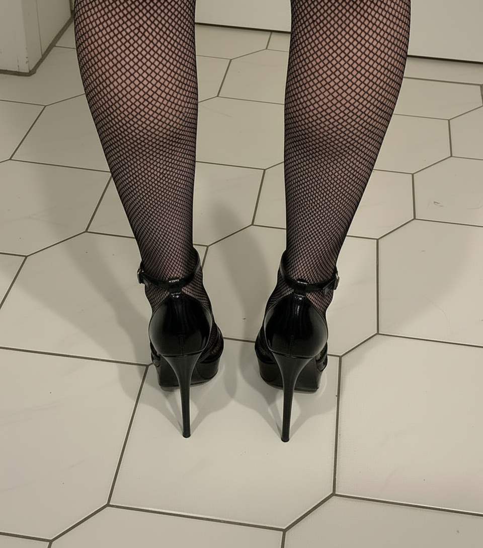 show-these-heels-from-behind-47lriunjfj