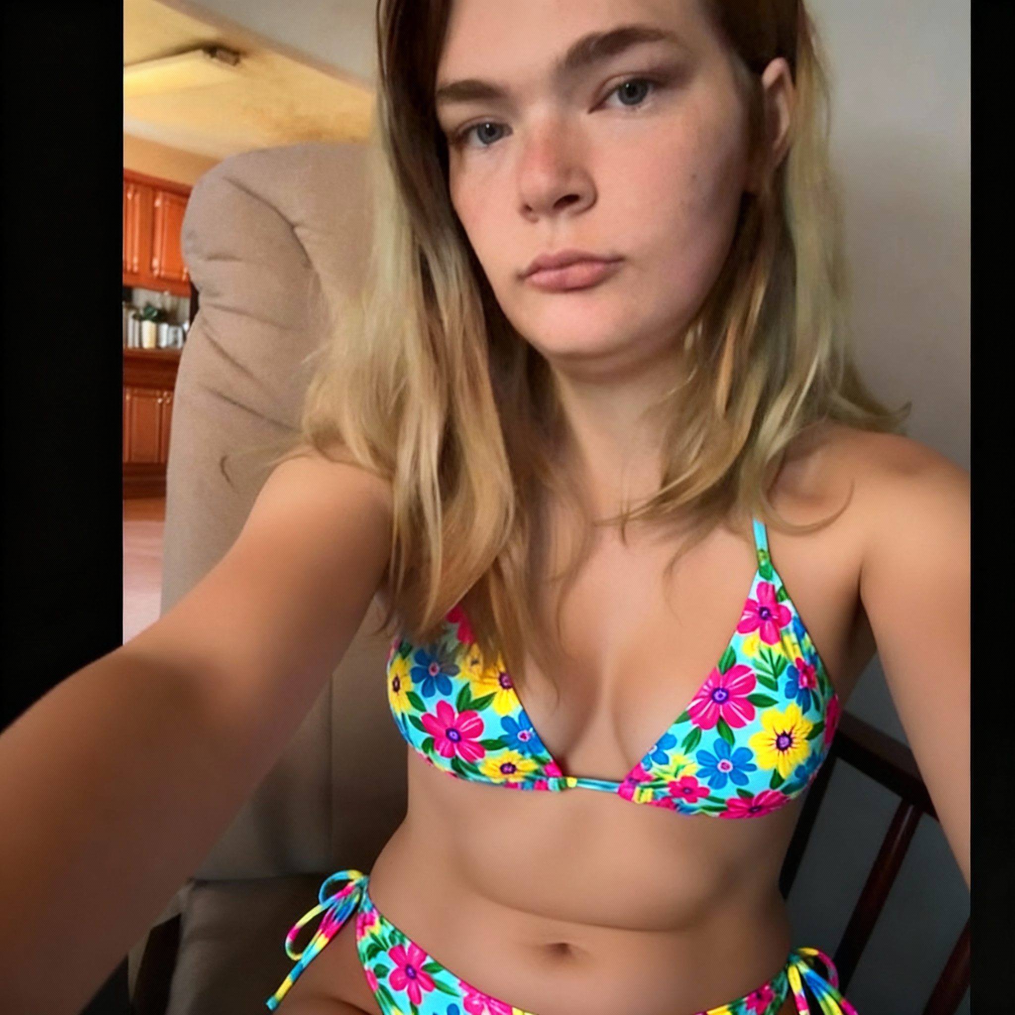 make-her-strip-47axb1tc83-1