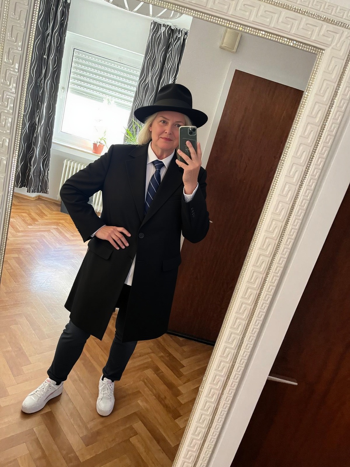 gleiche-proportion-und-figur-und-gesicht-mit-opnxp71u4z