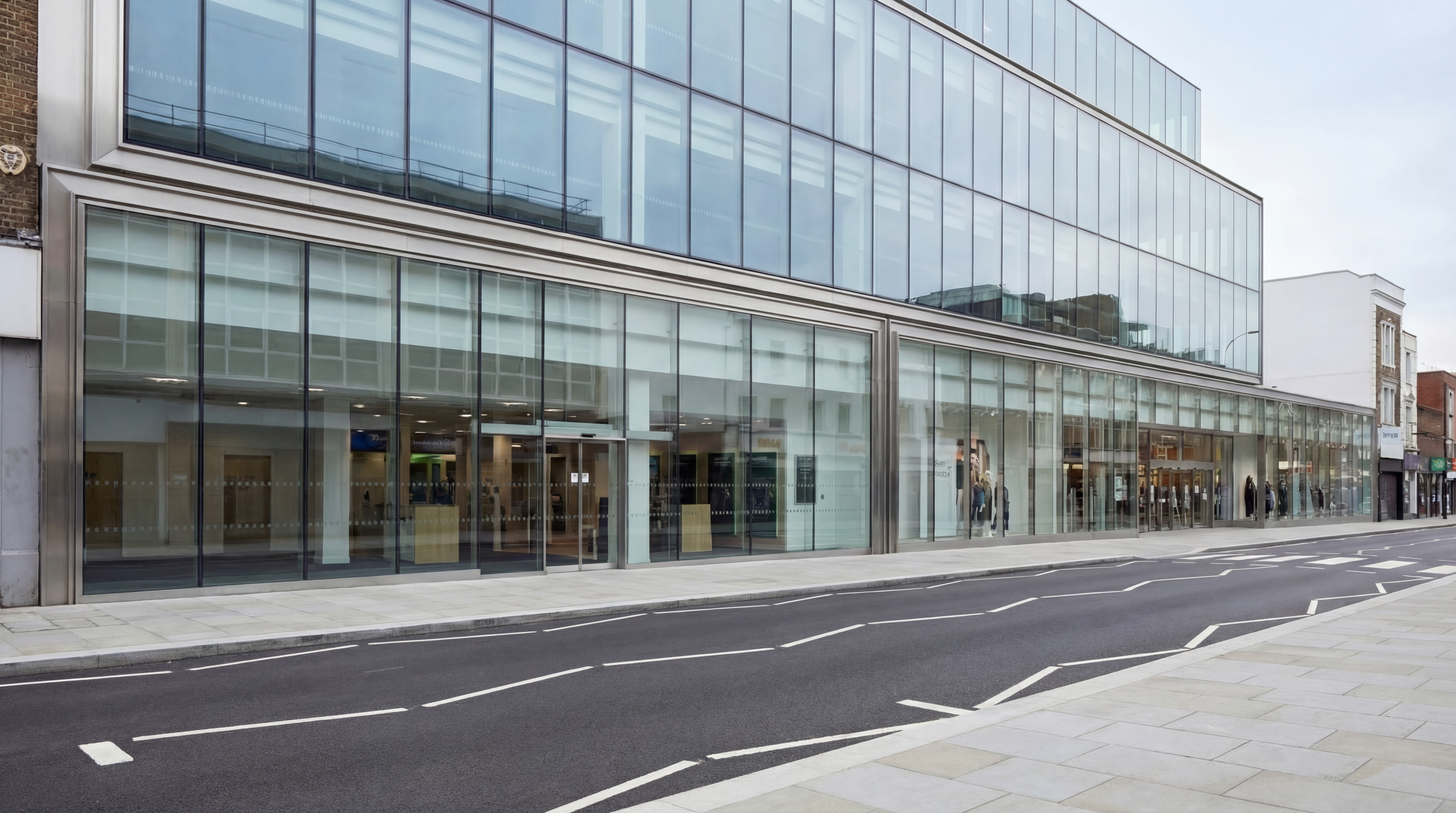 this-is-the-lloyds-bank-and-marks-and-spencer-s2ns8rtj2e