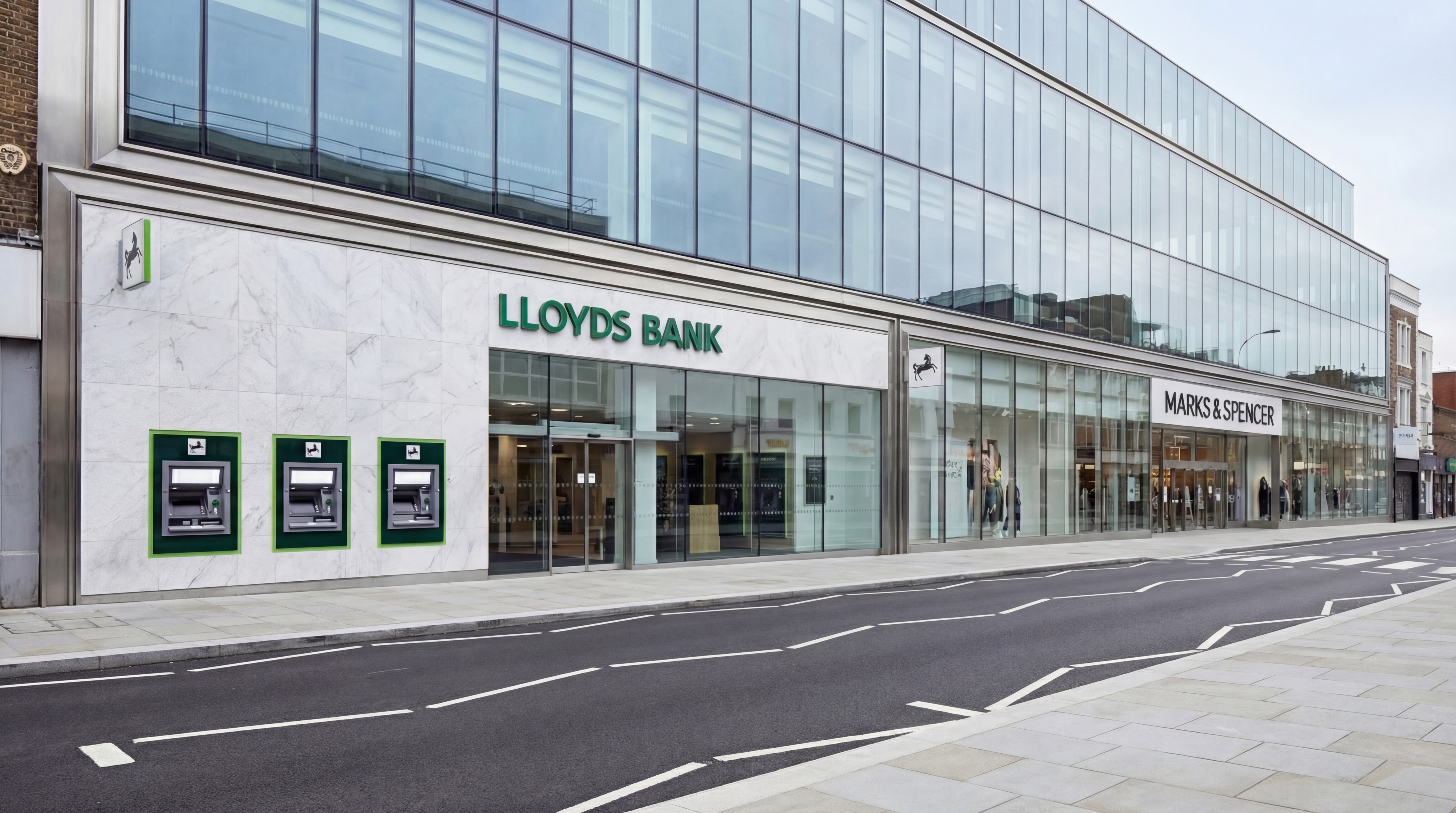 this-is-the-lloyds-bank-and-marks-and-spencer-wsi4n8ww47-1