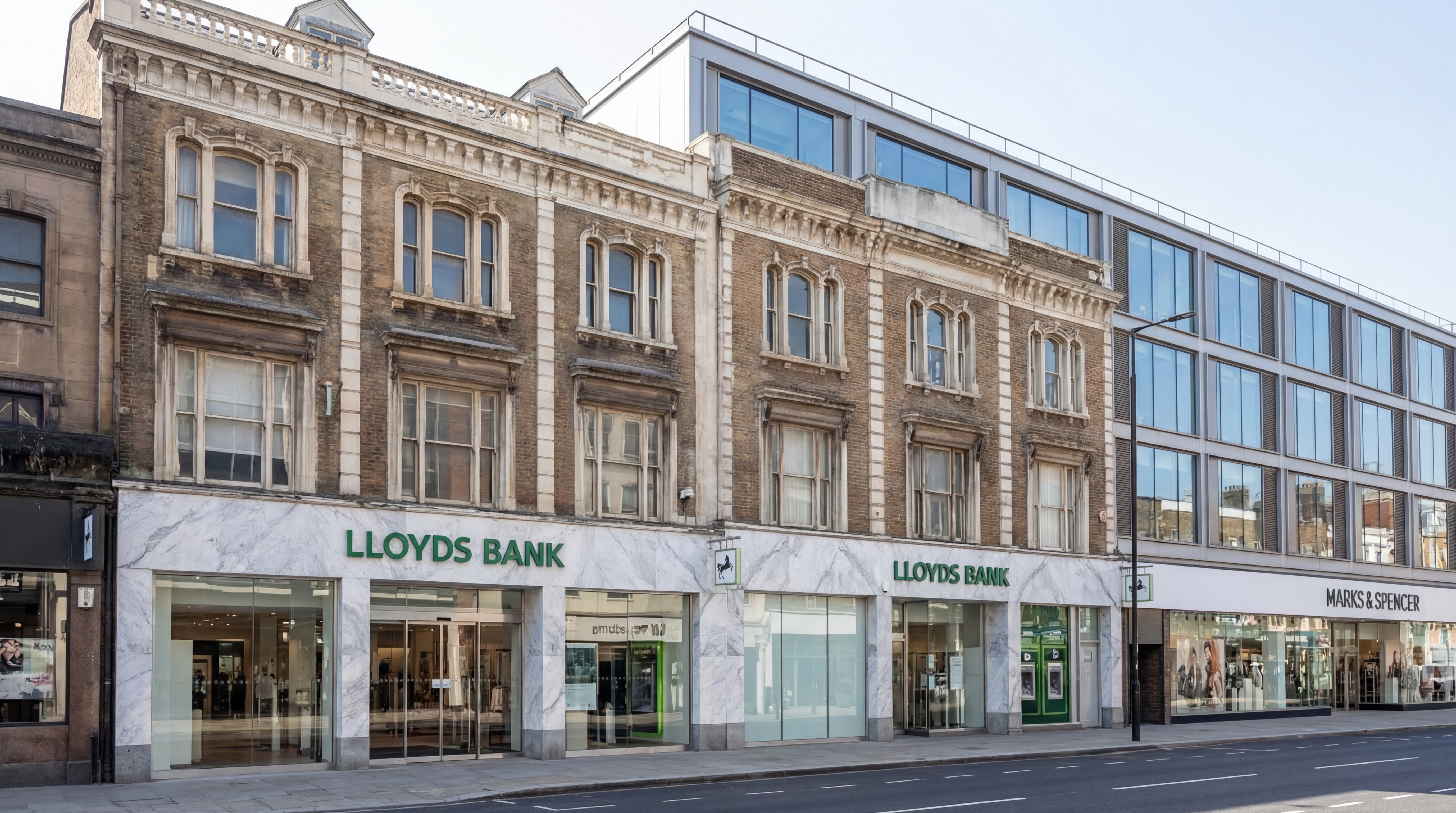 this-is-the-lloyds-bank-business-on-the-a315-king-0tds5vtuph