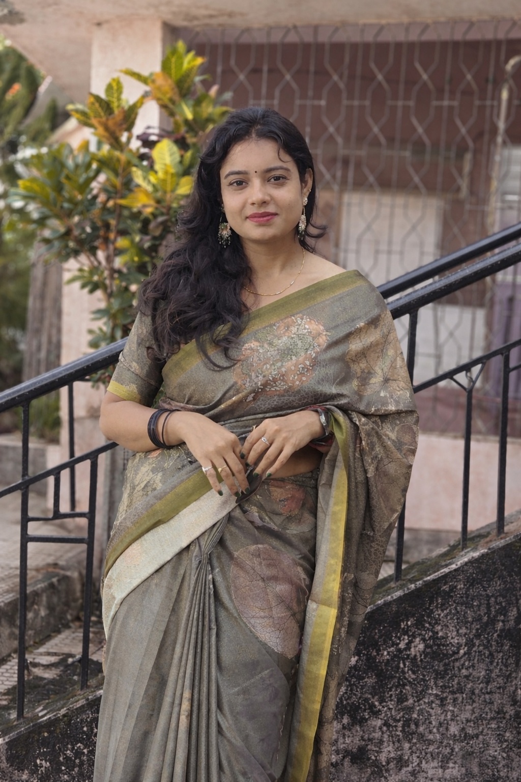 remove-the-saree-5nbav5b47n