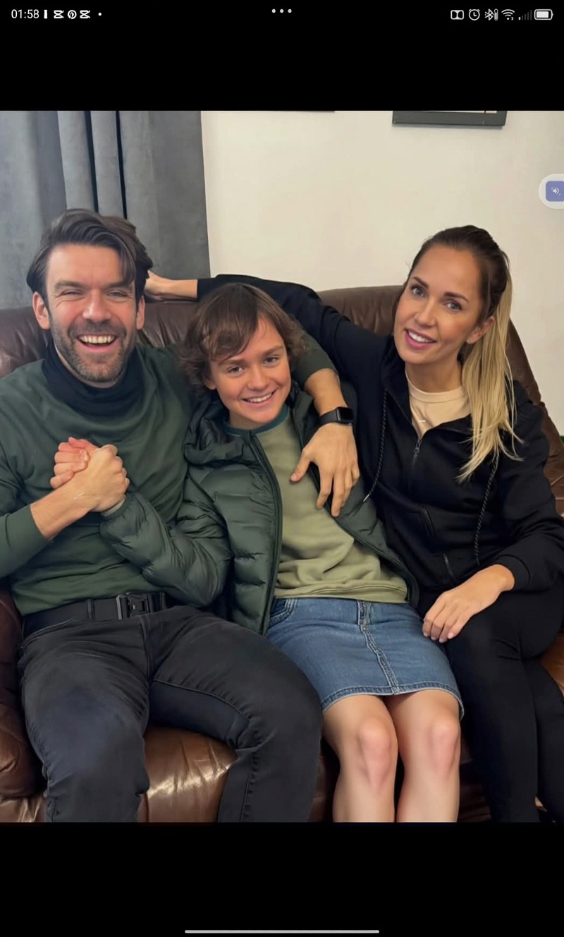 dodaj-na-zdjeciu-dziewczyny-kolanie-zjvy24ihix