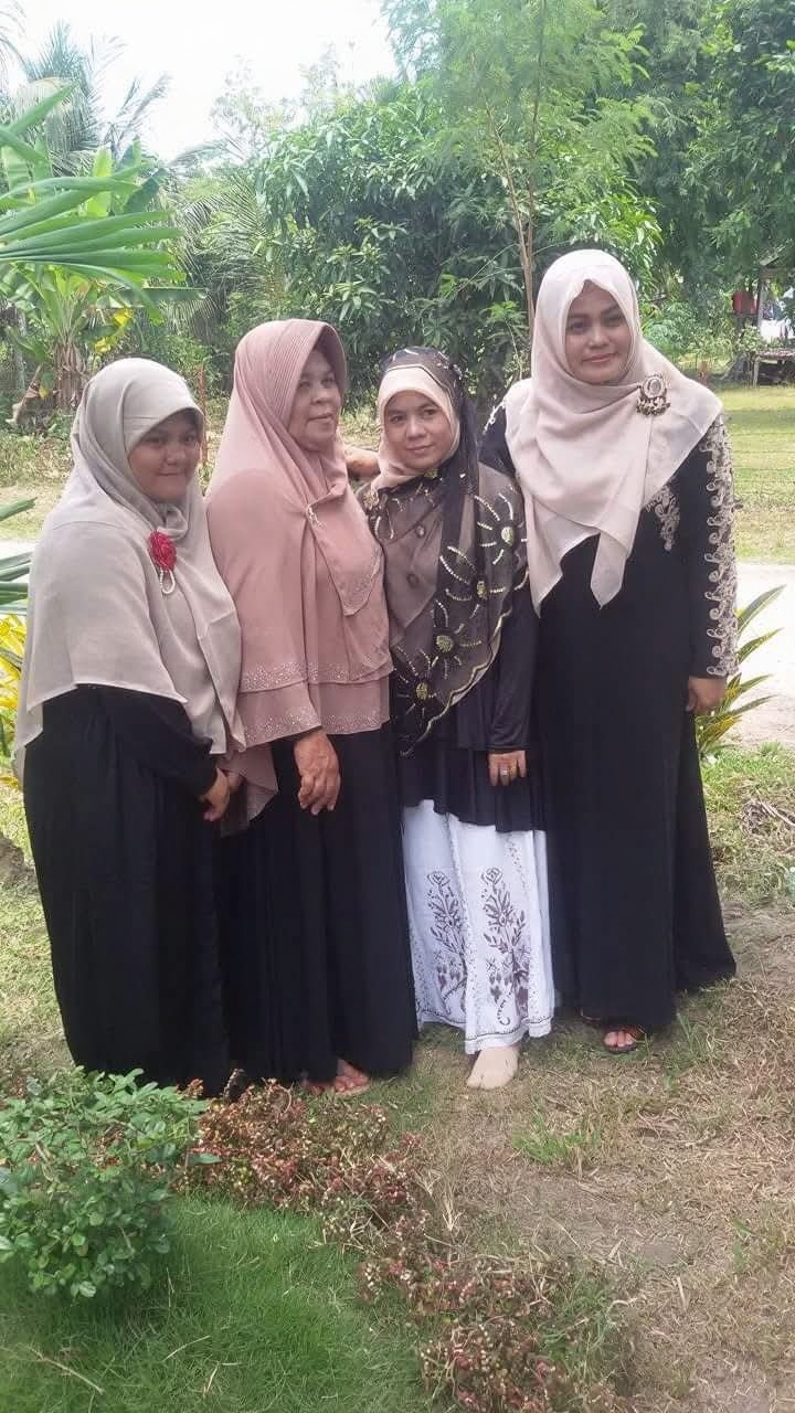 wanita-buka-pakaian-telanjang-gf8yqv5tx7