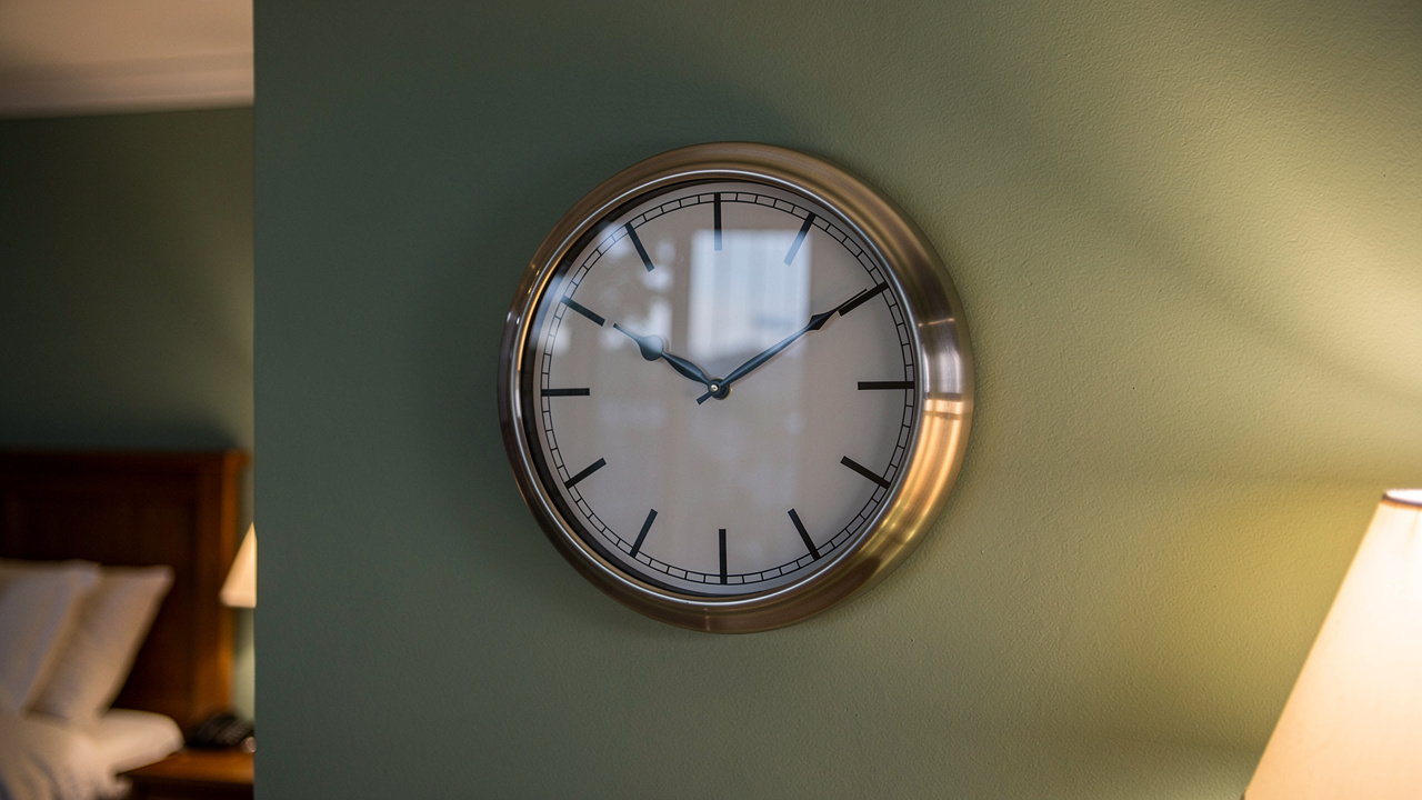 Wall clock showing evening bedtime hour