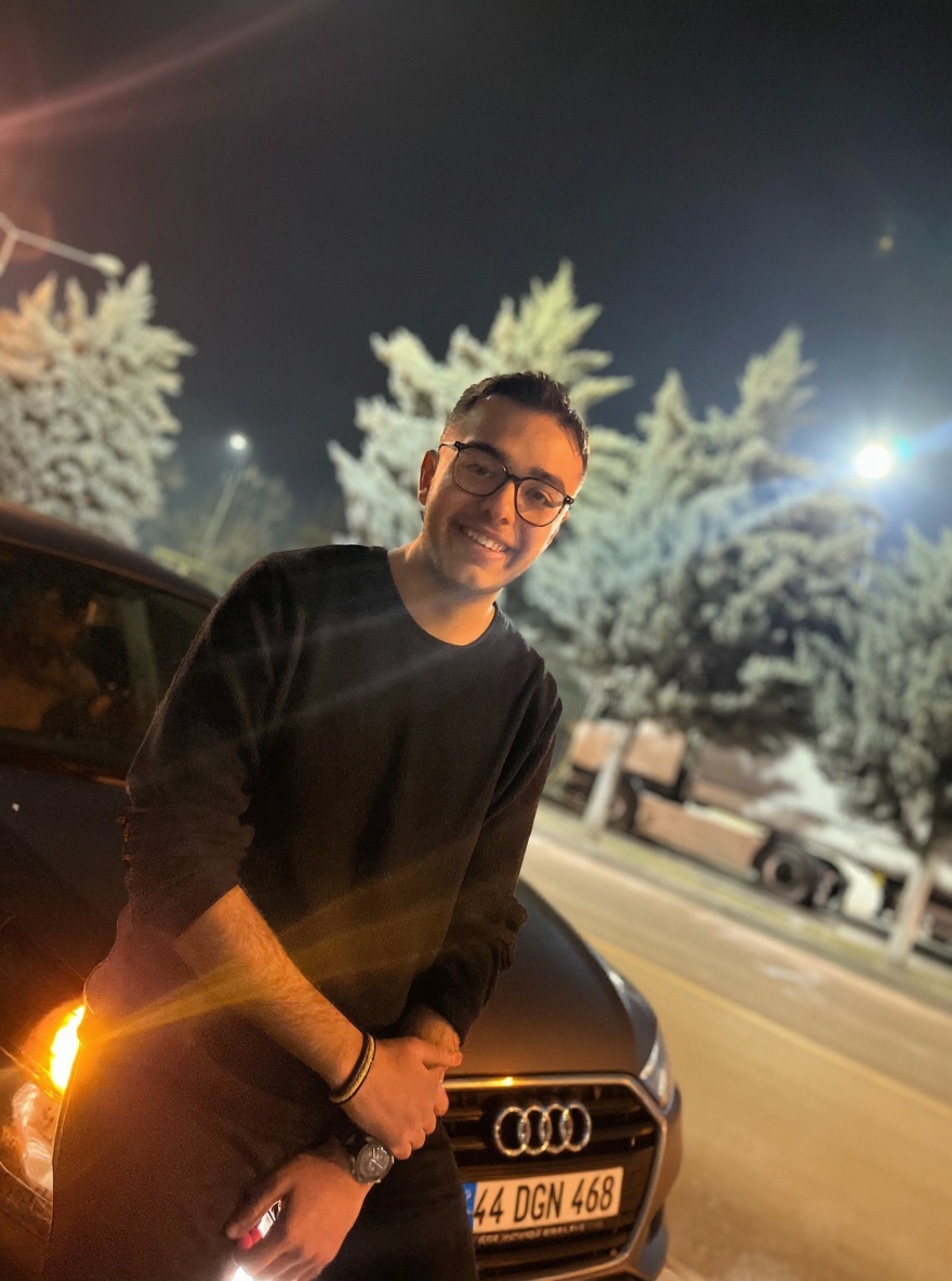 altimdaki-arabayi-gri-son-model-audi-yap-ve-4ea0mmr27q