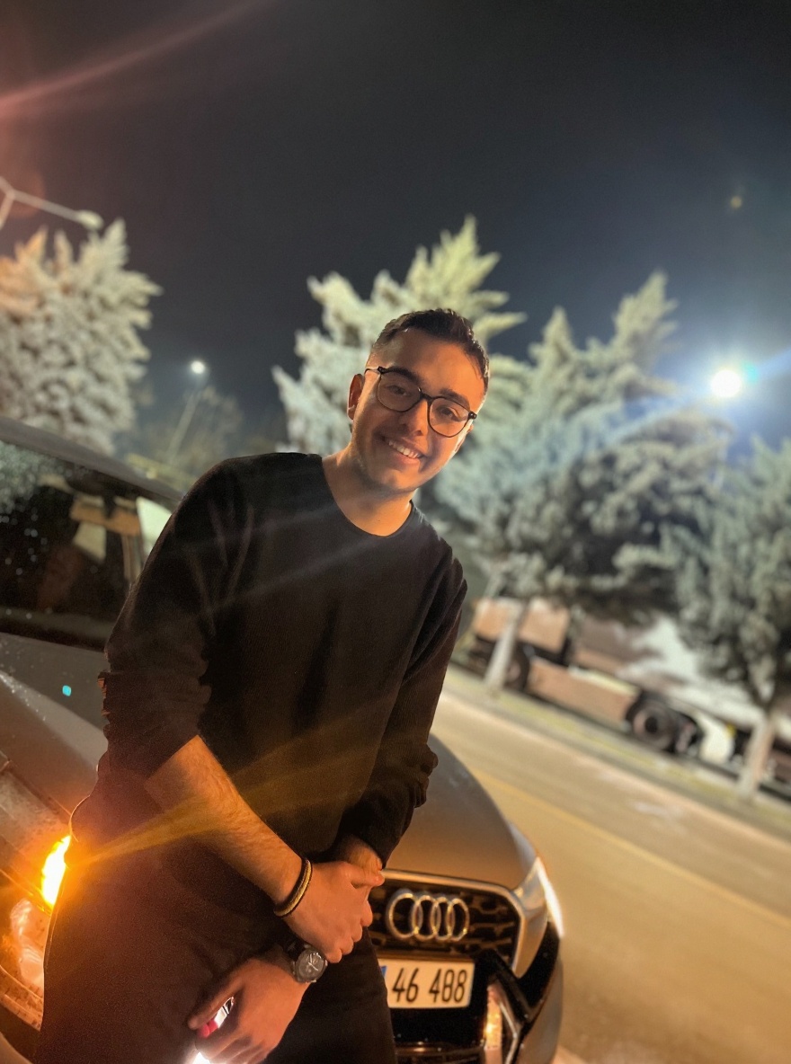 altimdaki-arabayi-gri-audi-yap-ve-plakasi-turk-vcxv158irv