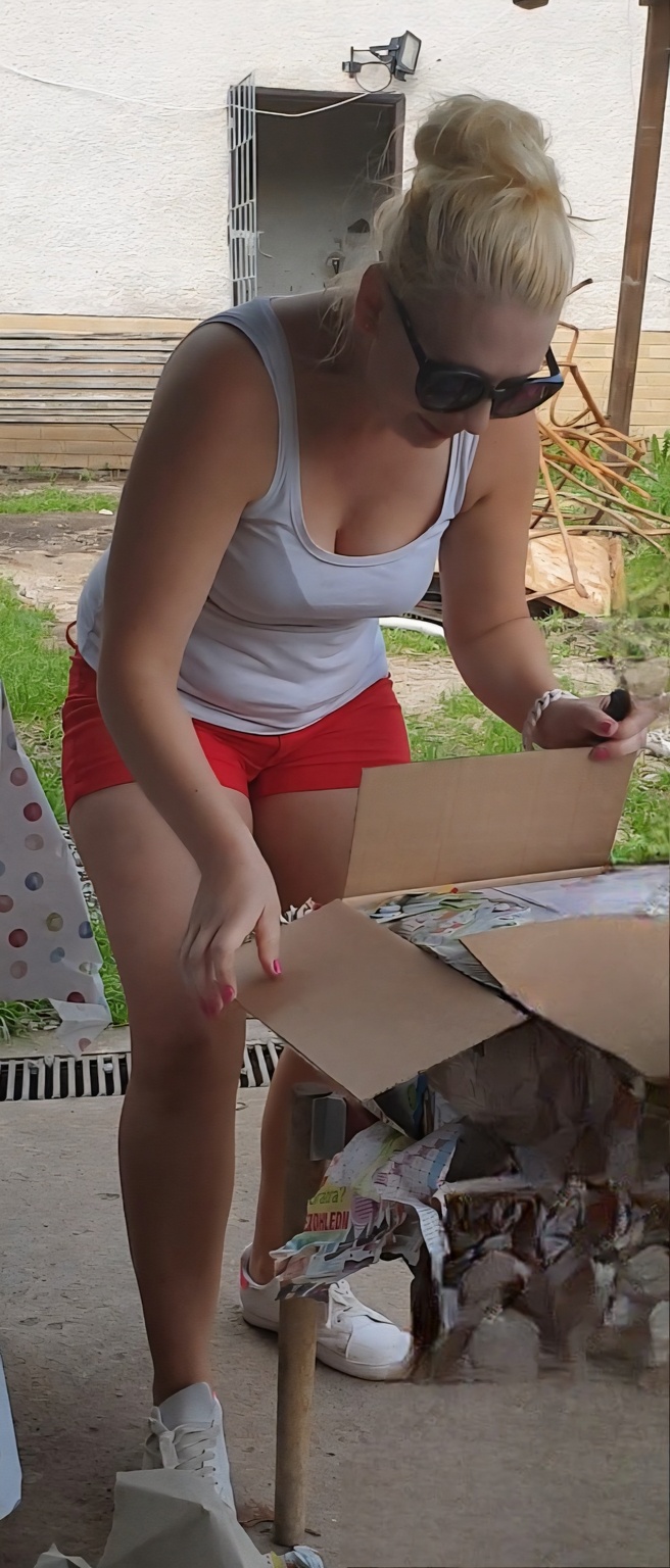 odstran-zene-vsechno-obleceni-at-ma-videt-cela-y1gmp0h6z2