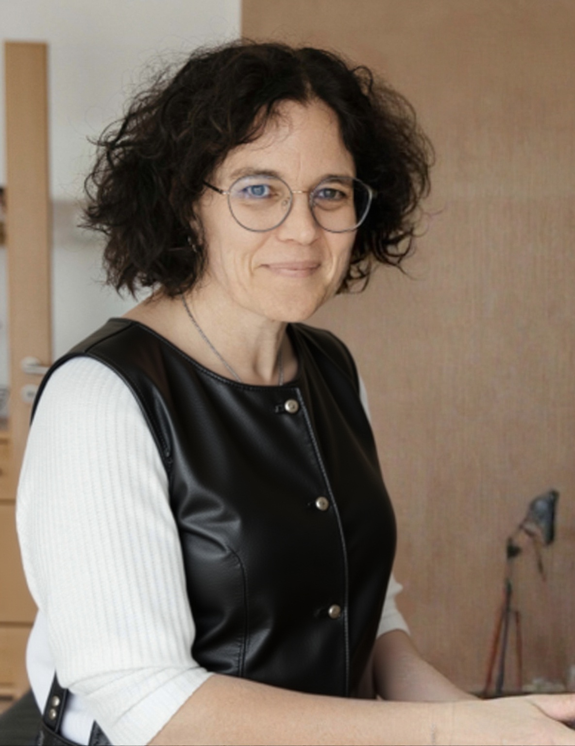 remove-shirt-she-wears-a-black-leather-corsage-ywsos97rhp