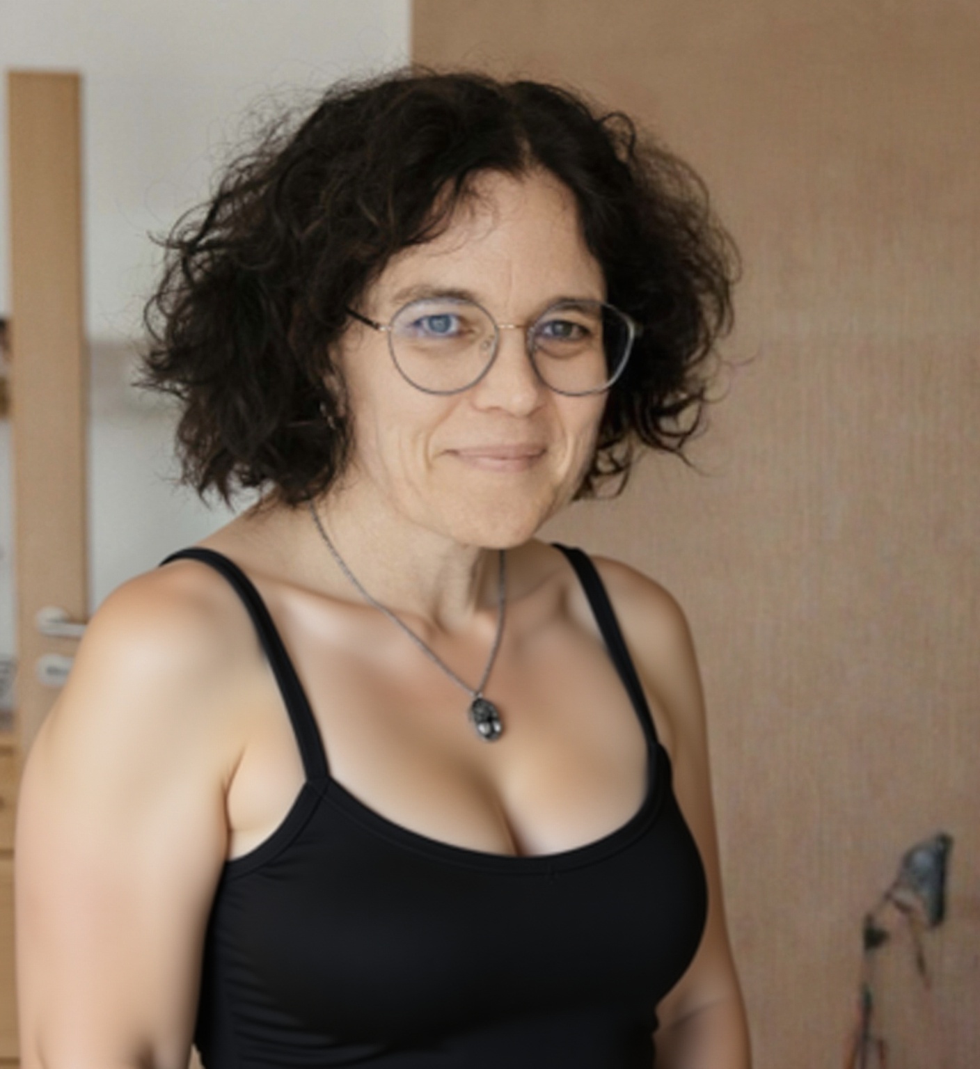 take-off-her-shirt-she-wears-a-black-bra-xz52ywcthe