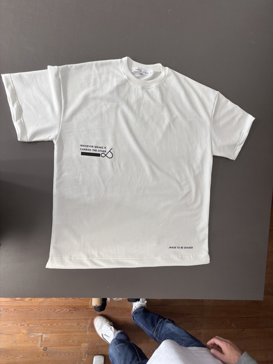 8elw-na-foreseis-to-leyko-mployzaki-sse-ena-72hxn8gb7y