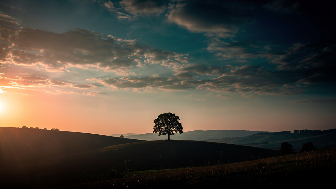 Natural transition from day to night symbolizing sleep pressure