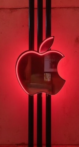 a-shimmering-spectral-apple-logo-shadow-subtly-hqds4y2bte