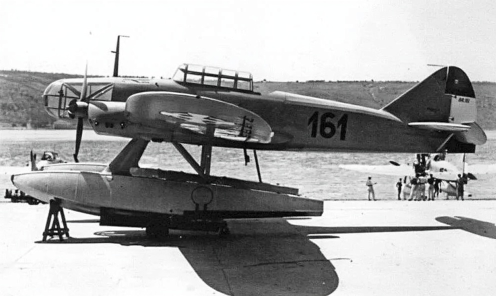 plane-paint-in-duck-egg-green-sky-colour-rudder-89ab6bnl3q