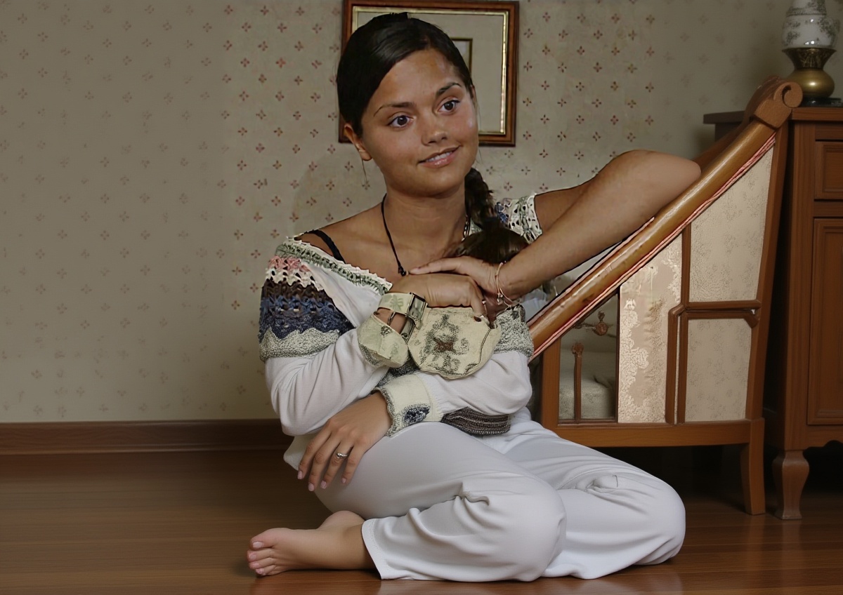 based-on-the-provided-facial-fragment-enlarge-and-fjmbsqptca