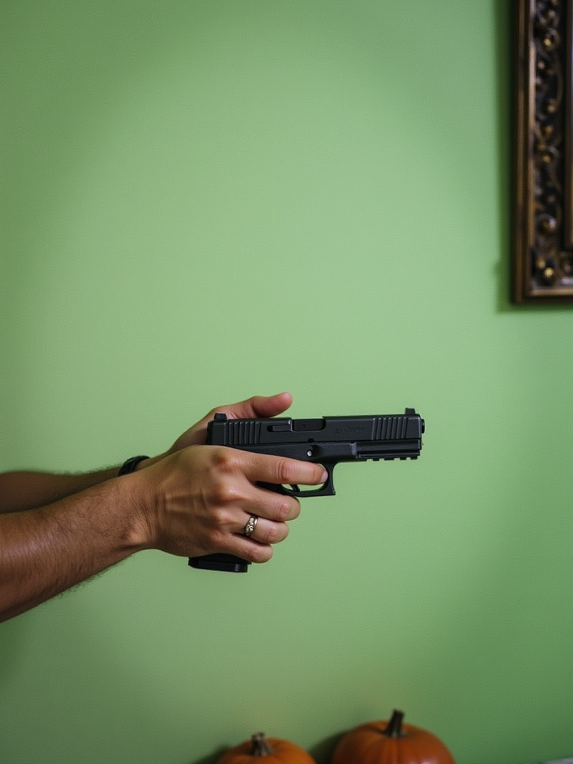 crie-uma-glock-fixada-na-minha-mao-um-g25c-2ht18f2tbw-2