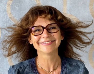 her-hair-are-longer-and-flowing-in-the-wind-iyinuea9s9