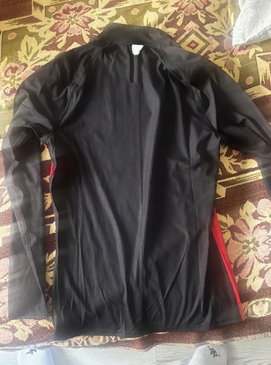 add-an-extremely-small-and-natural-looking-hole-u9w2vu7rv7