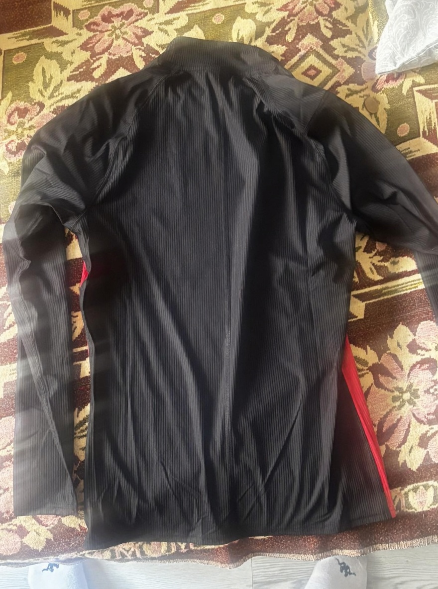 udelej-mi-malou-diru-podel-sesivu-u-krku-svisle-a-o0llkatfc8