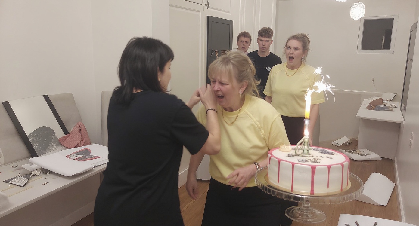 pani-w-czarnym-ma-sie-bic-z-pania-w-zoltym-maja-dy3ow3sb5t