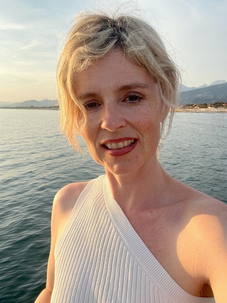 see-through-clothes-wmkroblxyf