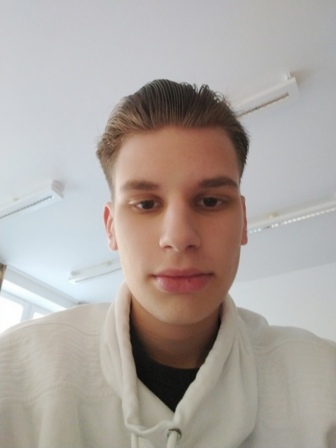 a-kiss-with-a-pretty-young-woman-a40x9tnwen