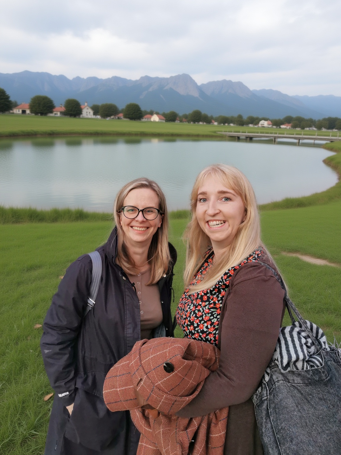 postacie-sa-na-plazy-ich-ubrania-to-firanki-i-2tw2na05r4