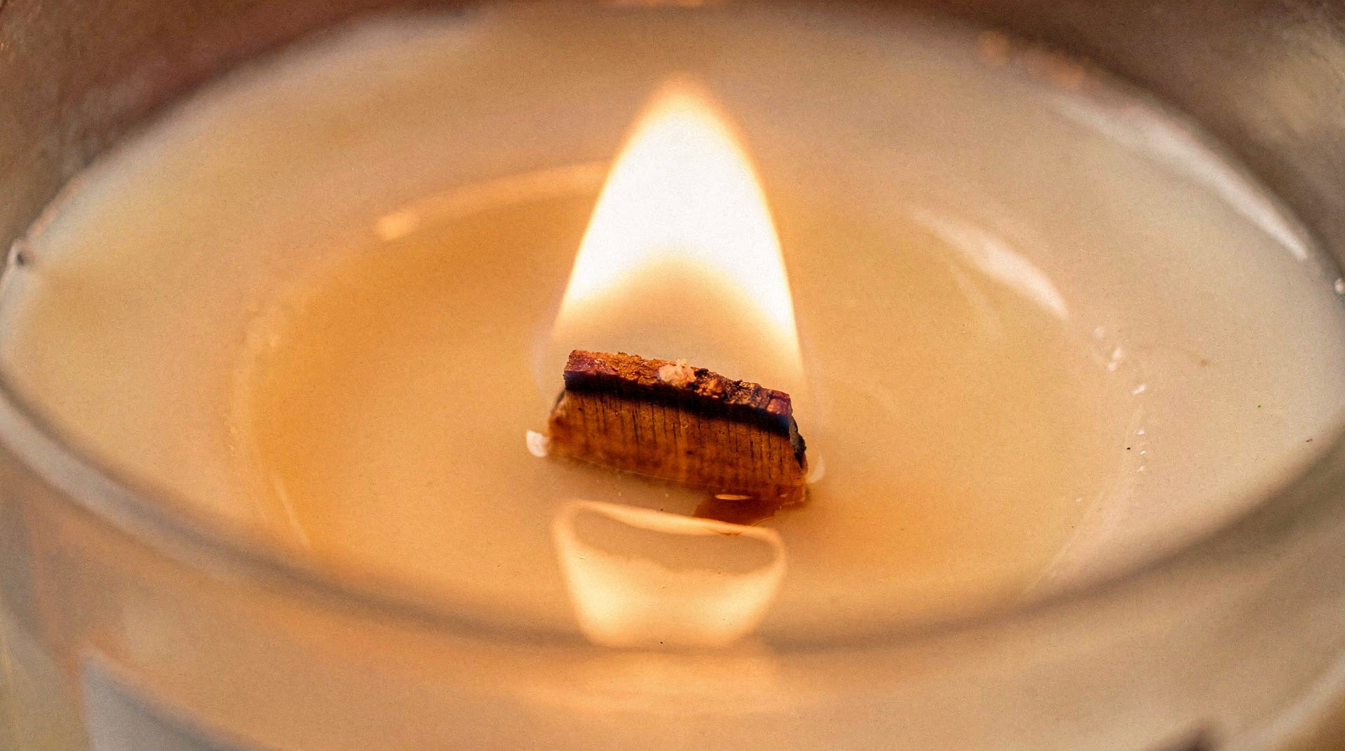 Best Soot-Free Candles of 2025: Protect Your Walls and Your Lungs