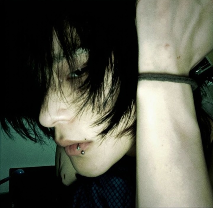 can-you-make-it-look-like-hes-in-a-video-call-with-gvvlx8a55