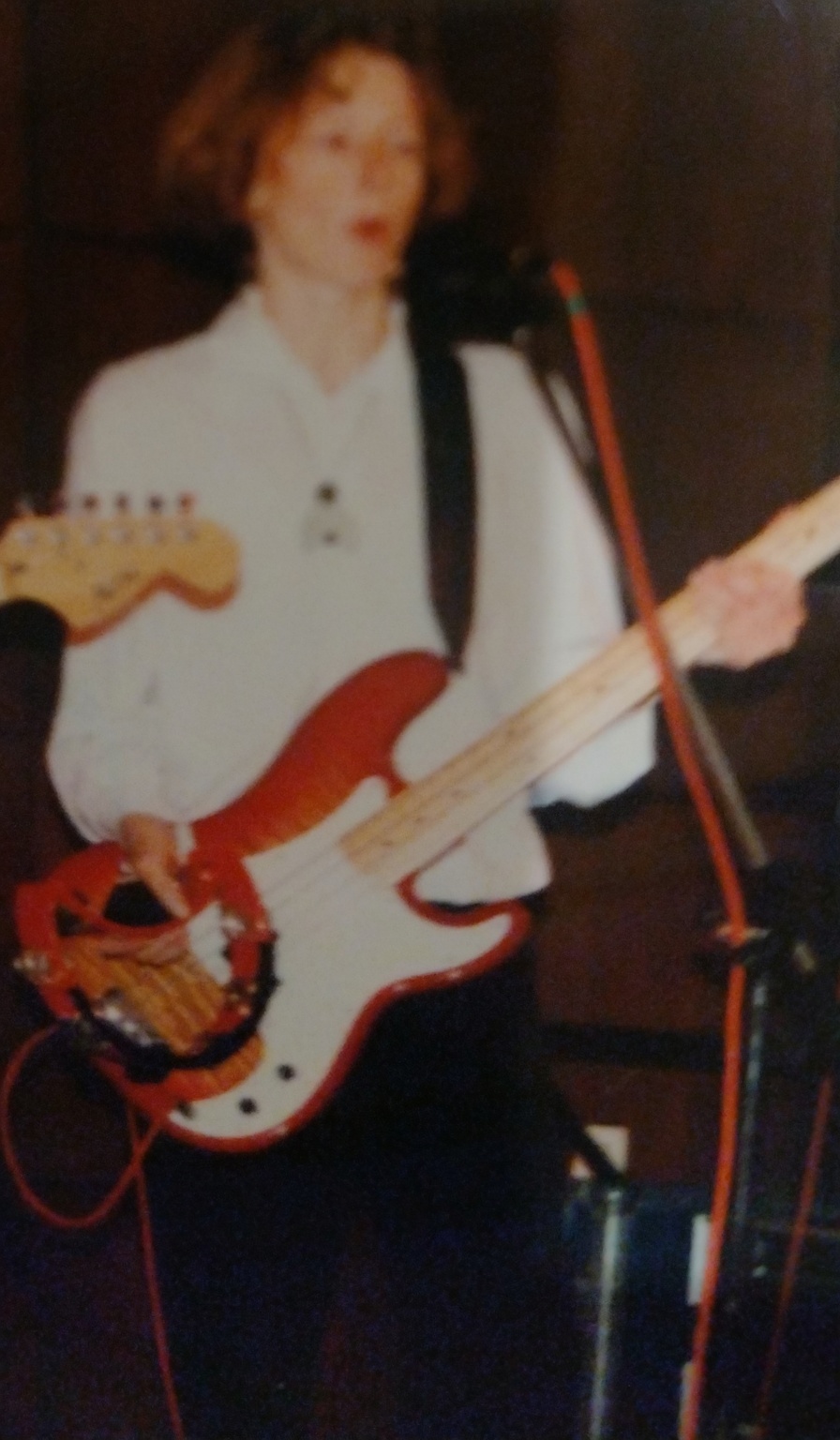 ohne-schal-ohne-gitarre-streckt-zunge-weit-raus-src0po2320