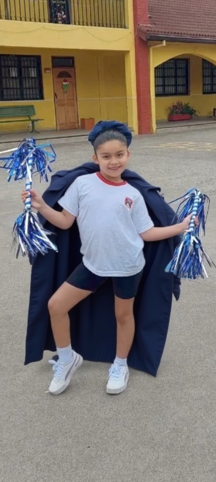 ella-esta-completamente-desnuda-apoyando-sus-manos-218bozz2l