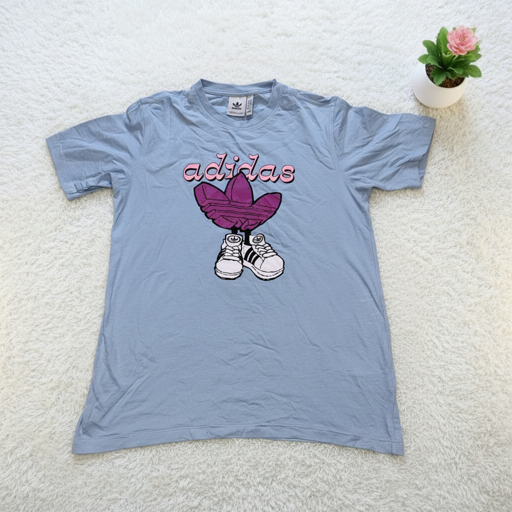 AI-enhanced t-shirt photo for Vinted listing