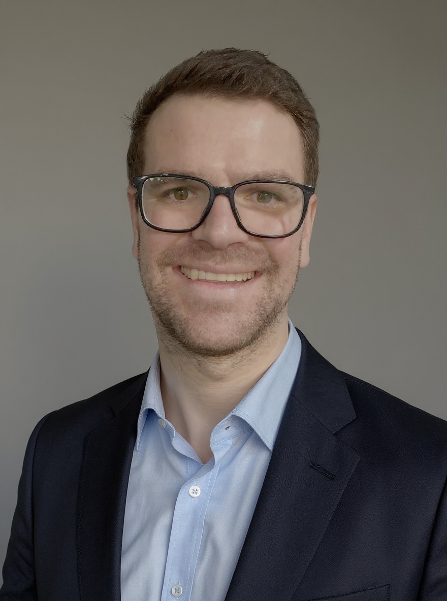 professional-corporate-headshot-of-a-manwoman-pn7a5w6ddk