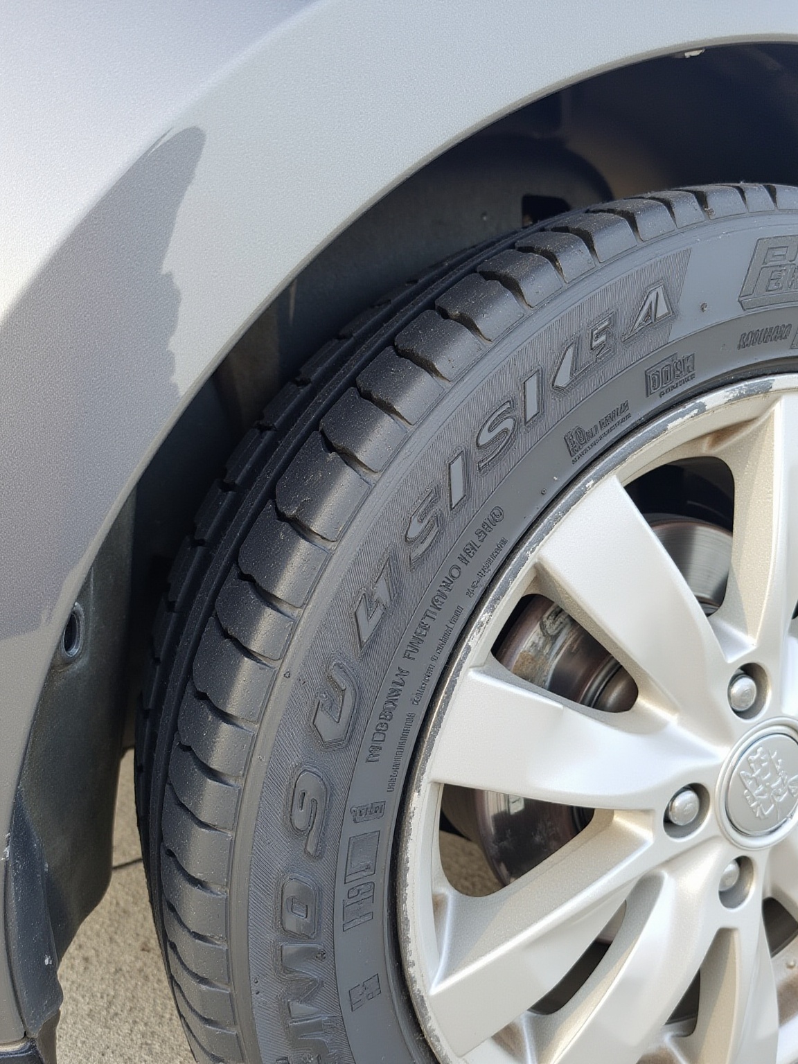 flat-tire-with-a-screw-in-it-of-a-kia-forte-2014-vkd5jjbd87