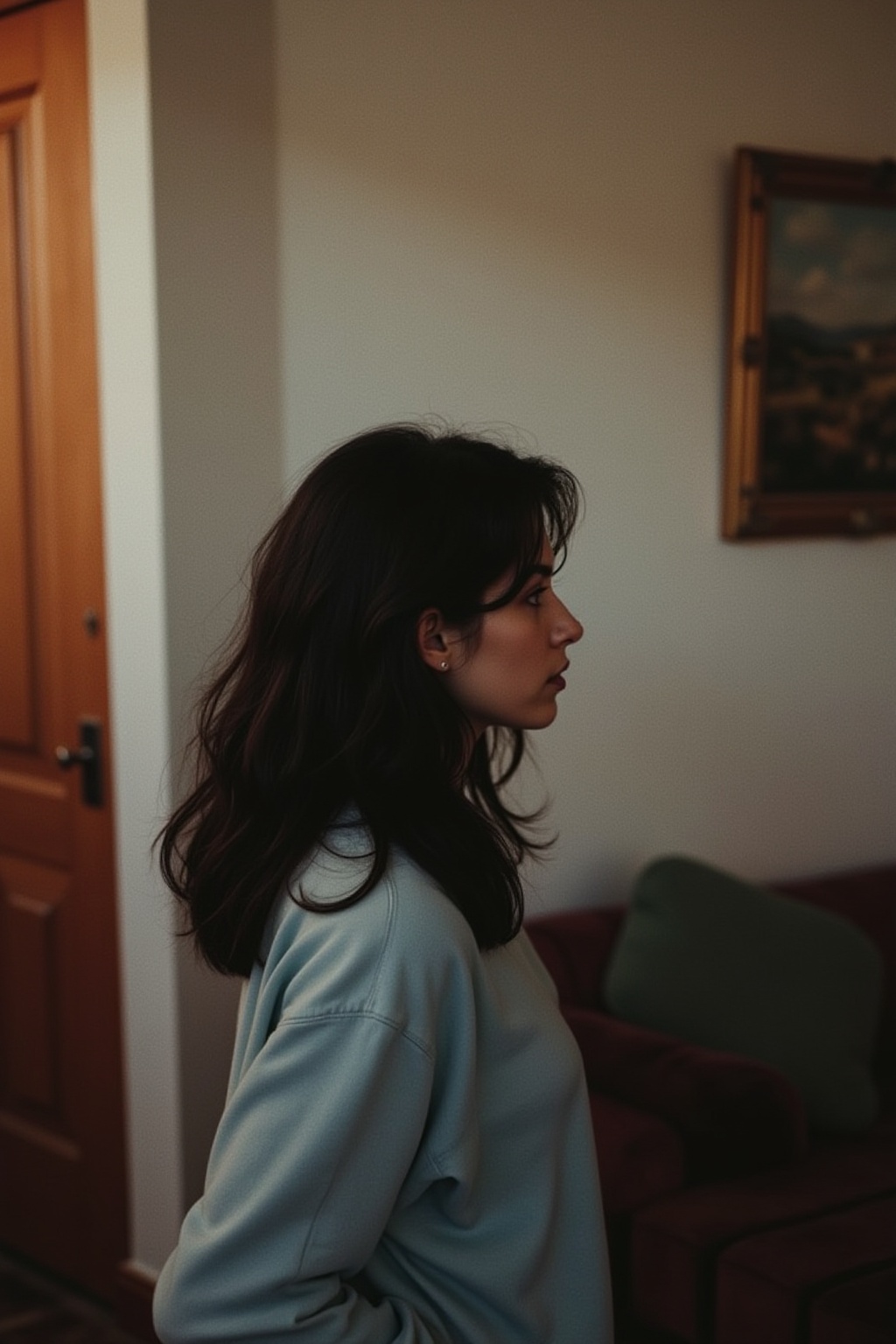 a-portrait-of-a-young-woman-with-natural-lighting-8ni4shkw4d