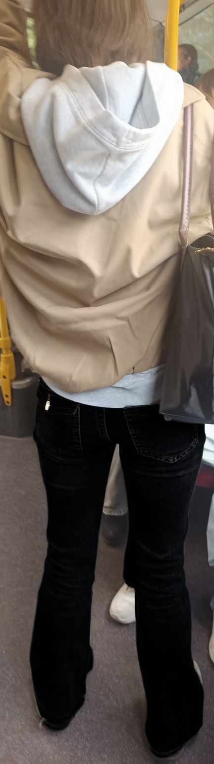 zeig-sie-in-schwarzen-unterhosen-8iafnjjm0t