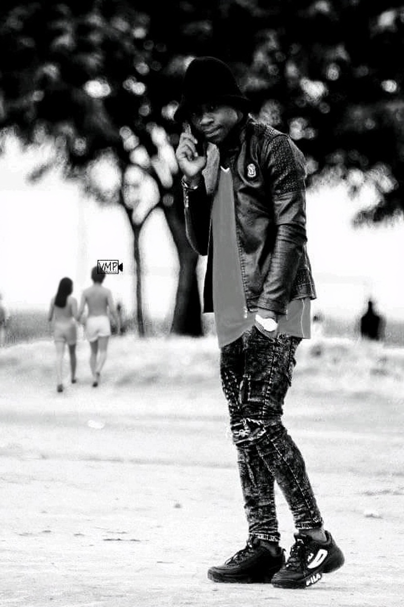 show-white-girls-passing-behind-this-boy-the-girls-m9sxv5mo0