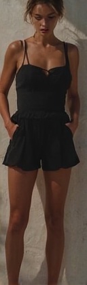 a-portrait-of-a-young-woman-with-natural-lighting-mc5o8jsvcv