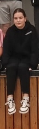 a-portrait-of-a-young-woman-with-natural-lighting-kplyd4lj0y