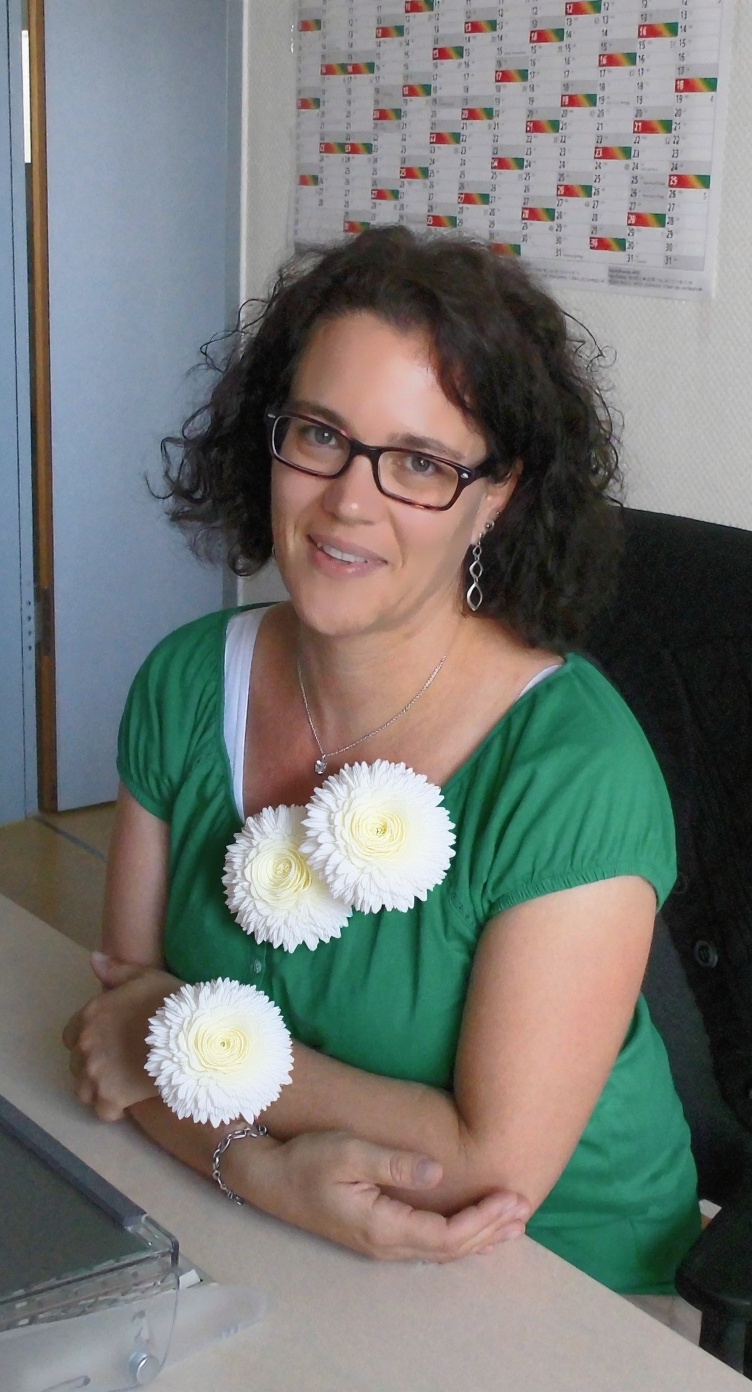 she-wears-luxourious-white-underbust-corsage-obx2oyrq69