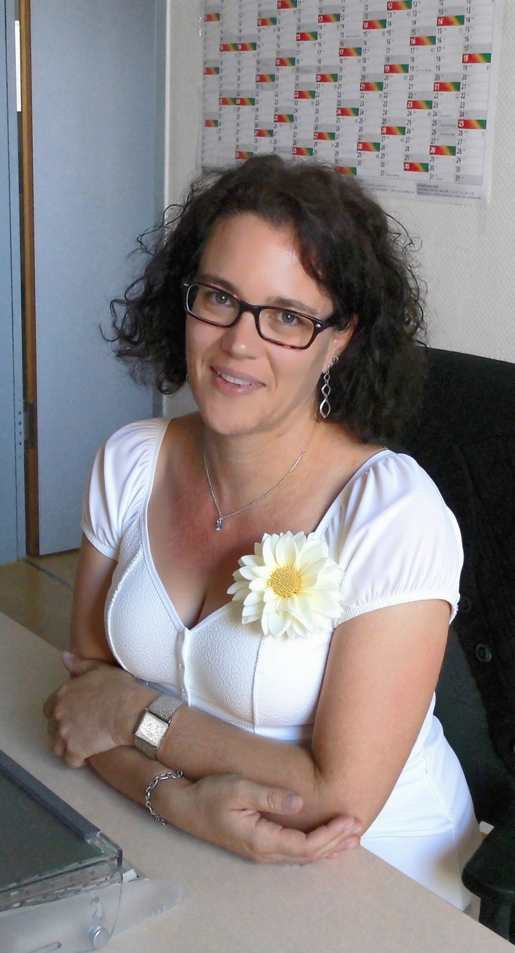 she-wears-luxourious-white-lingerie-and-corsage-elnl5jjwye