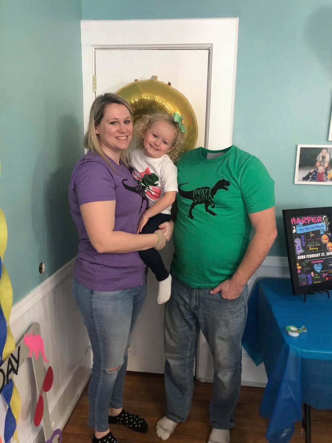 remove-man-and-baby-4fcr01157j