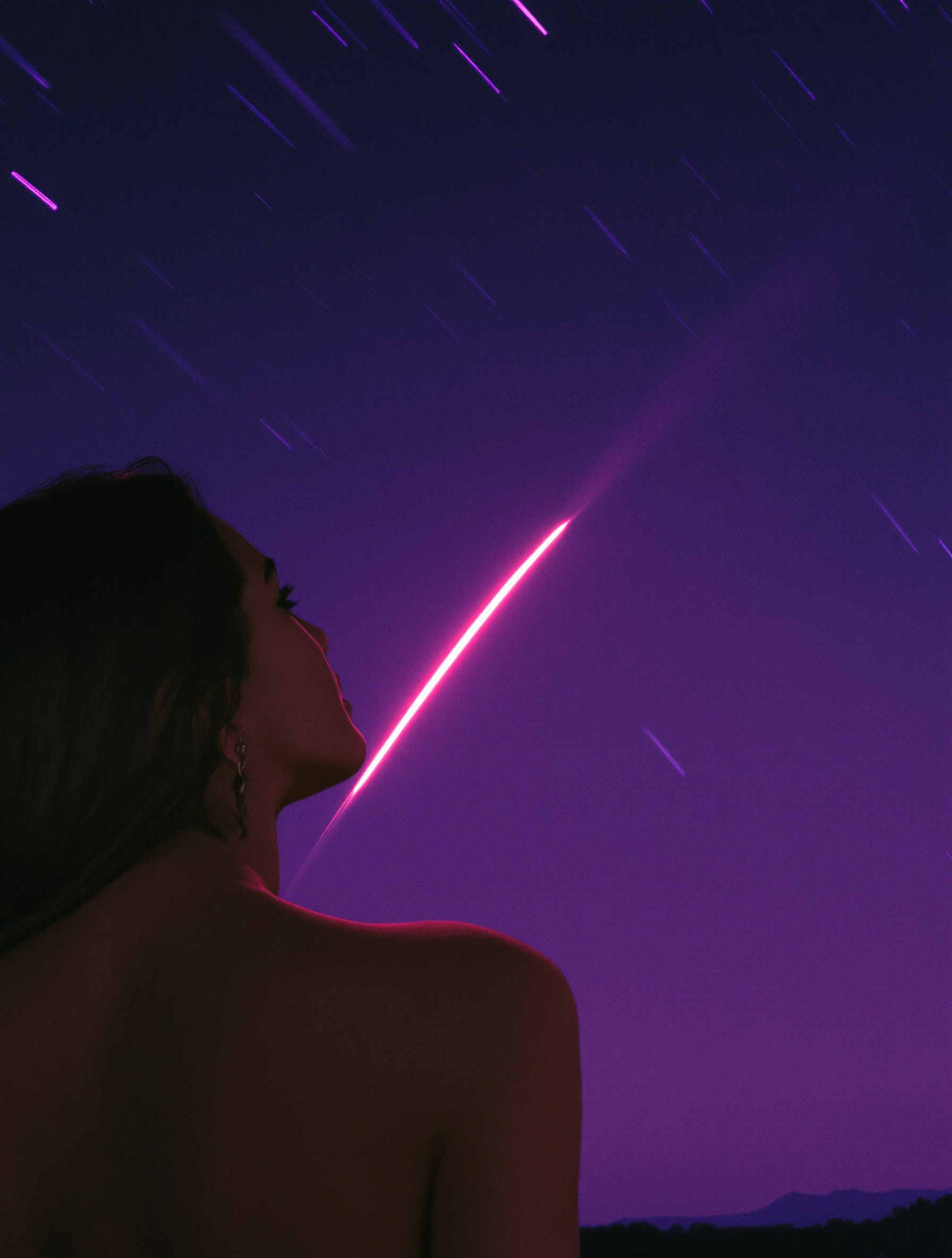 Nagie ramię kobiety i jej profil z głową uniesioną ku górze, uchwycone od tyłu pod fioletowym niebem deszczu meteorów, z delikatnym smugiem różowego światła rozpływającego się na jej skórze.