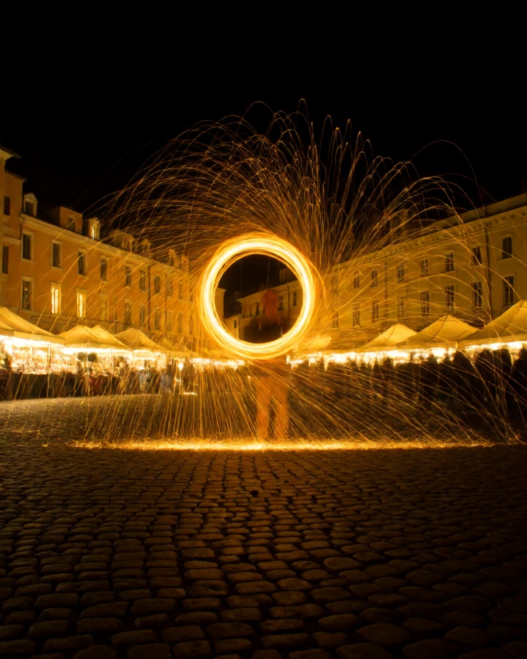 Golden Lightpainting Nocturnal