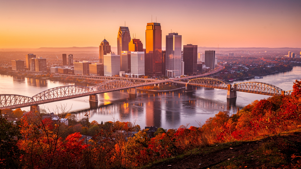Pittsburgh skyline and three rivers activities